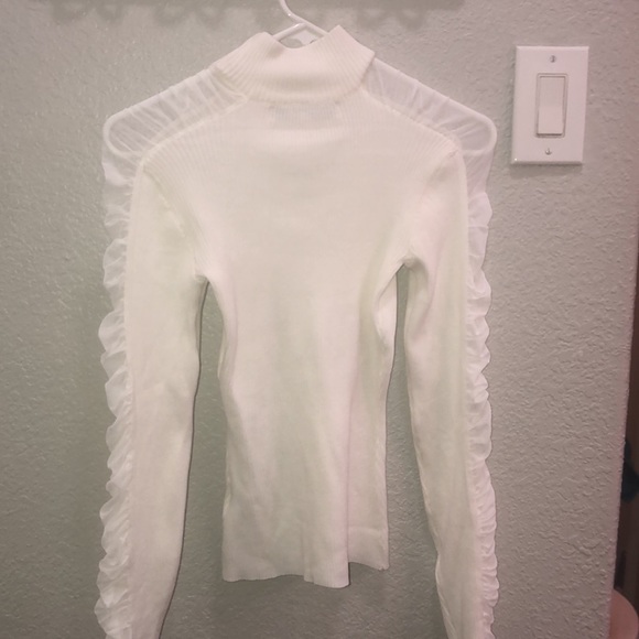 A cute long sleeve shirt with mesh arms - Picture 4 of 5